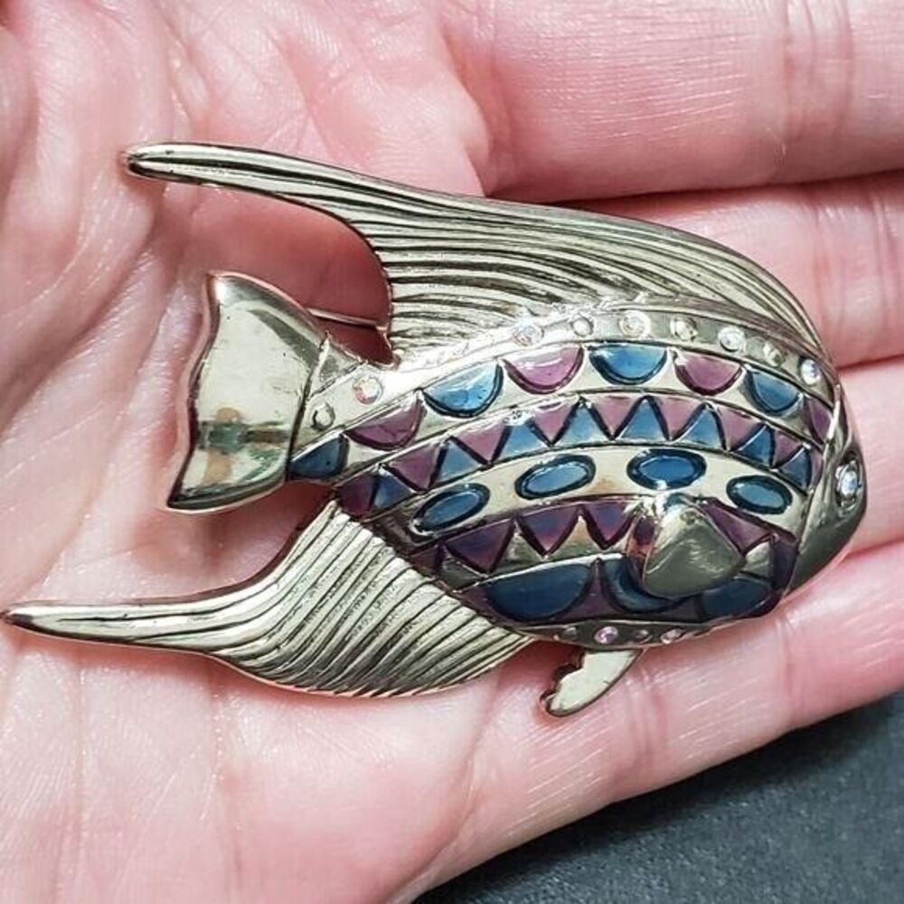 **Last Chance!! Final Sale** Danecraft silver tone fish brooch
